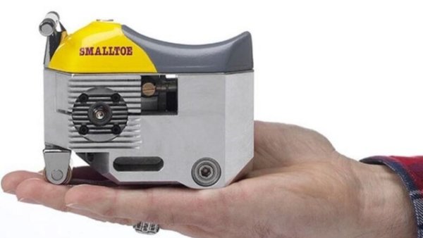 Шведът Том Виберг построи мотоциклет с диаметър на предното колело 16 mm и на задното 22 mm. Кара го повече от 10 м. през 2003 г. Микробайкът има междуосие 80 mm, седалка височина от 65 mm , тежи 1,1 kg и може да достигне максимална скорост от 2 km/h, задвижвана от своя 0,22 kW двигател.